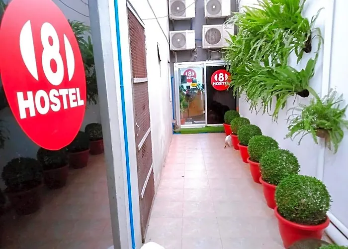 8hostel 2*