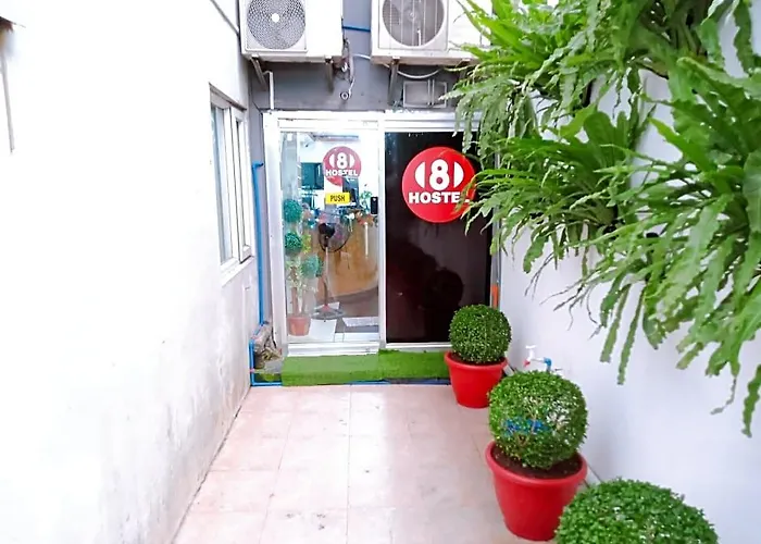 8hostel