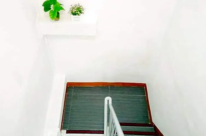 8hostel